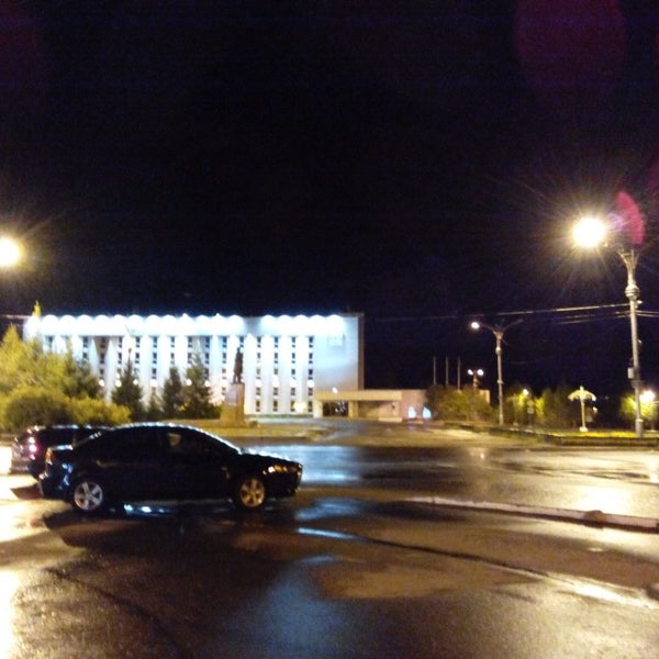 Мончегорск площадь революции