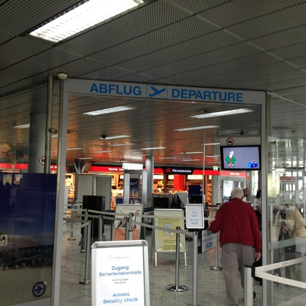 Das Foto wurde bei Airport Linz (LNZ) von Manú am 7/1/2013 aufgenommen