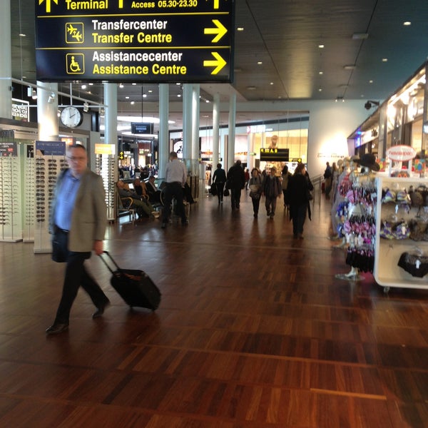 Foto tirada no(a) Aeroporto de Copenhaga (CPH) por Piotr P. em 4/24/2013