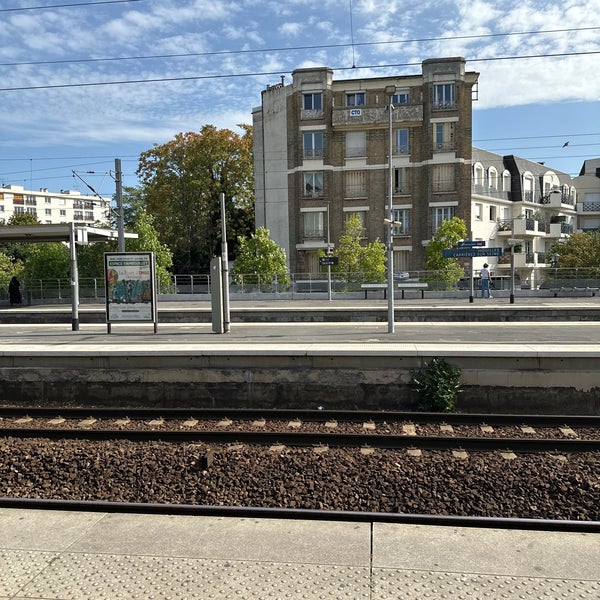 Gare SNCF de Houilles CarrièressurSeine Gare à Houilles Gare SNCF de Houilles CarrièressurSeine Gare à Houilles
