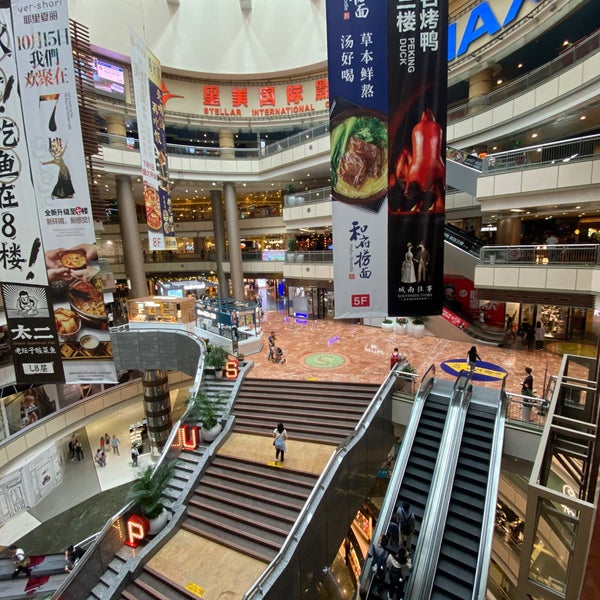 Foto tirada no(a) Super Brand Mall por Scooter T. em 10/2/2019