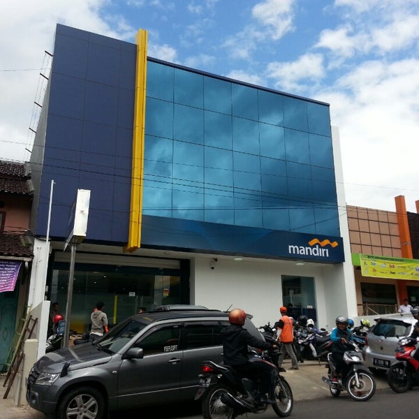 Bank Mandiri KCP Kuningan - Jl. Ahmad Yani no 6