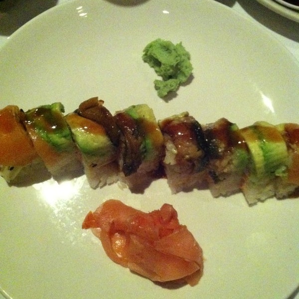 The service was just OK. I had the Goldfish Special sushi roll. I've had better.