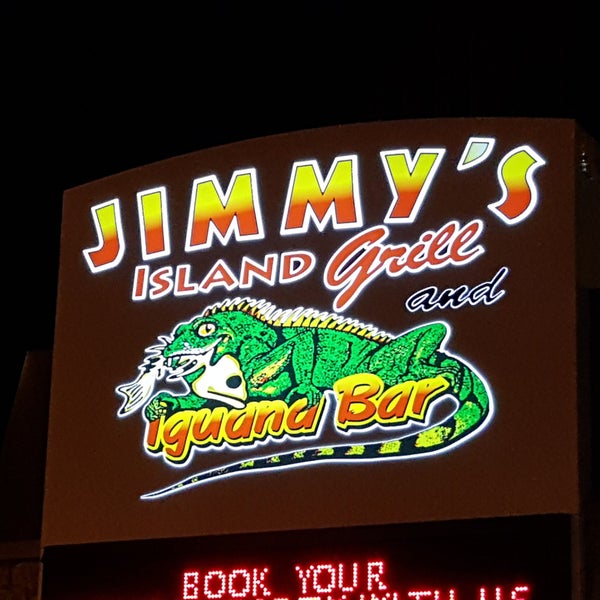 Foto tomada en Jimmy&#39;s Island Grill &amp; Iguana Bar  por SKEET C. el 12/4/2017