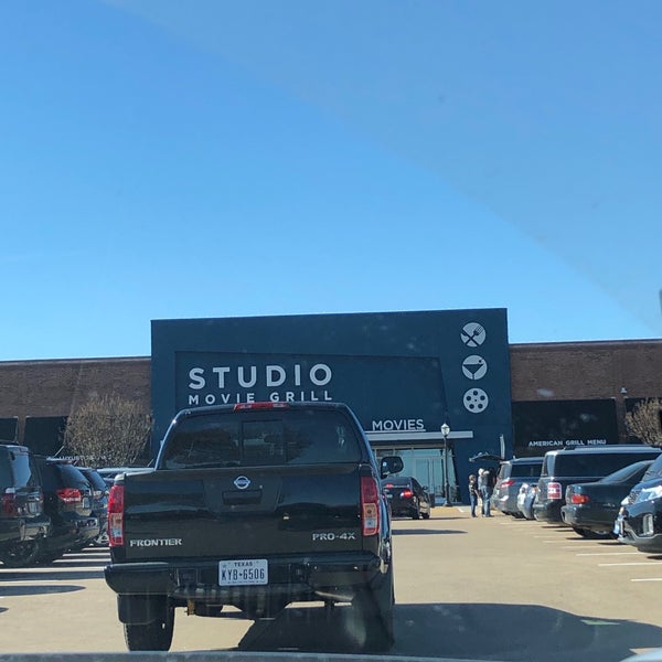 Photo taken at Studio Movie Grill Arlington Lincoln Square by Kennedy H. on 11/23/2018