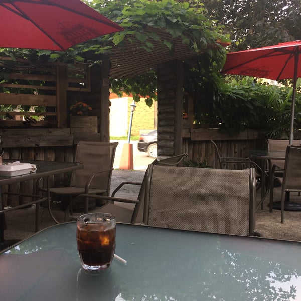 Buddy's Roadhouse Restaurant in Hamilton