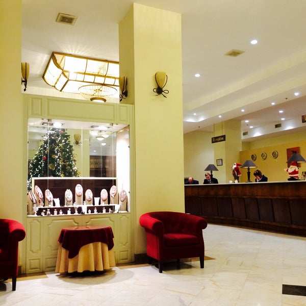 Foto tomada en Ani Plaza Hotel  por Vladimir B. el 12/15/2014