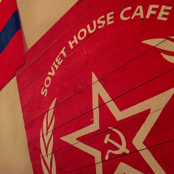 รูปภาพถ่ายที่ SOVIET House Cafe โดย Vladimir B. เมื่อ 10/29/2016