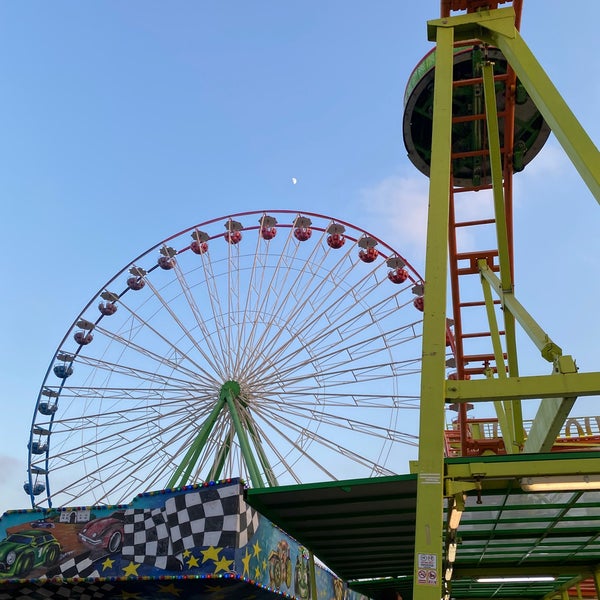 Foto tirada no(a) Parko Paliatso Luna Park por Shai S. em 7/18/2021
