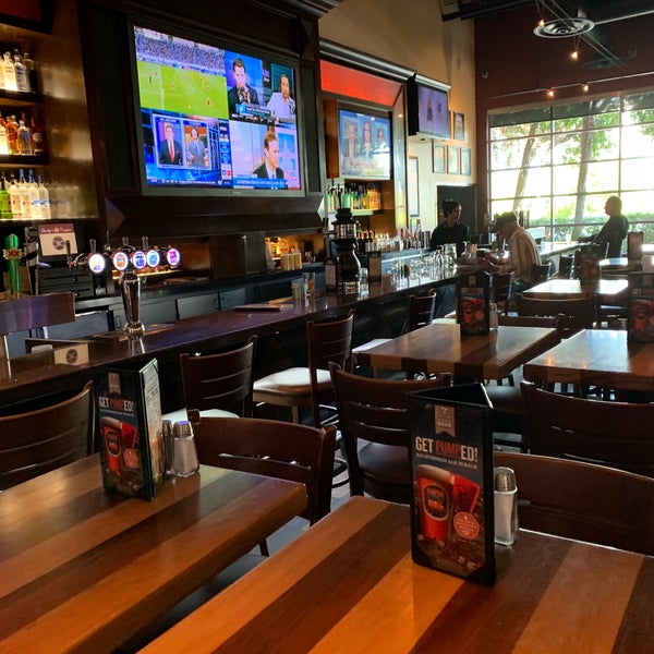 Photo taken at BJ&#39;s Restaurant &amp; Brewhouse by Shai S. on 10/11/2018