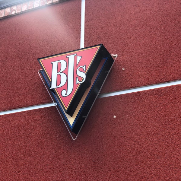 Foto scattata a BJ&#39;s Restaurant &amp; Brewhouse da Shai S. il 9/13/2018