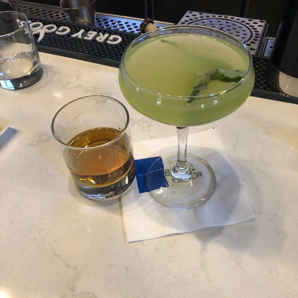 Das Foto wurde bei The Blue Door Restaurant &amp; Bar von Shai S. am 6/19/2018 aufgenommen