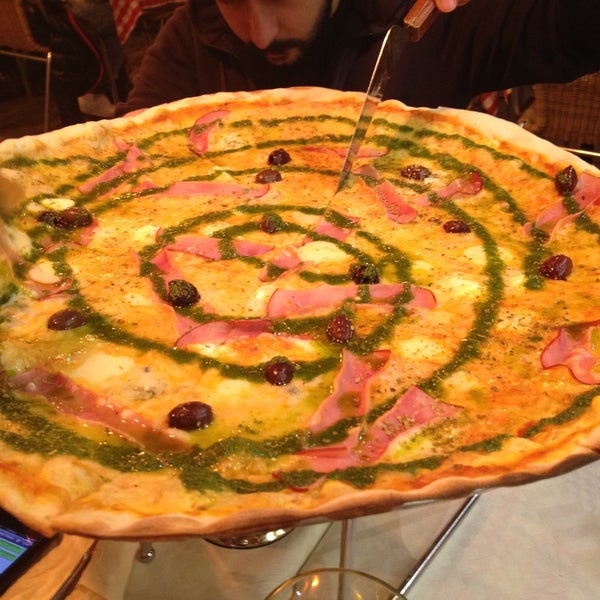 You gotta love the pizza!! The "3 formaggi" is an excellent choice!!