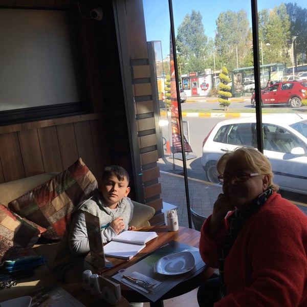 Foto diambil di Renova Gusto &amp; Cafe oleh Ayşe A. pada 11/1/2017