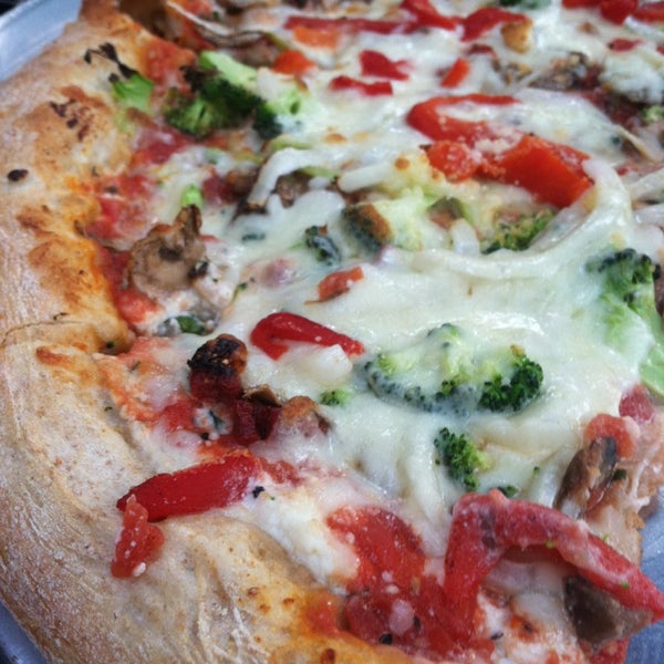 2/15/2013にHayley C.がSavage Pizzaで撮った写真
