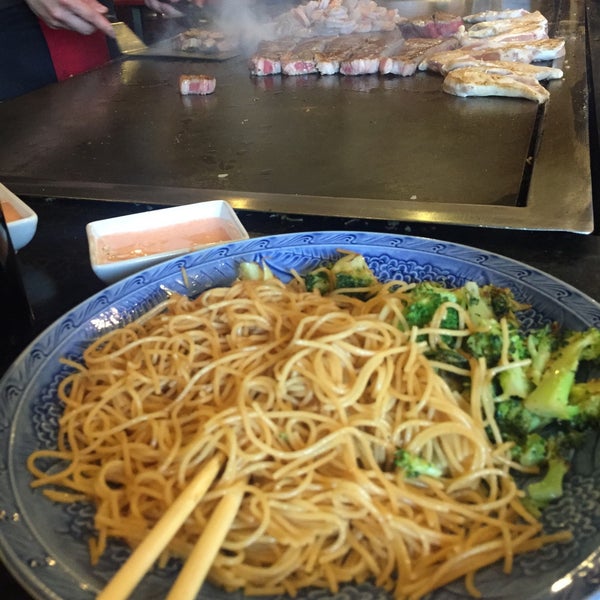 6/27/2015 tarihinde Kyle L.ziyaretçi tarafından Nakato Japanese Restaurant'de çekilen fotoğraf