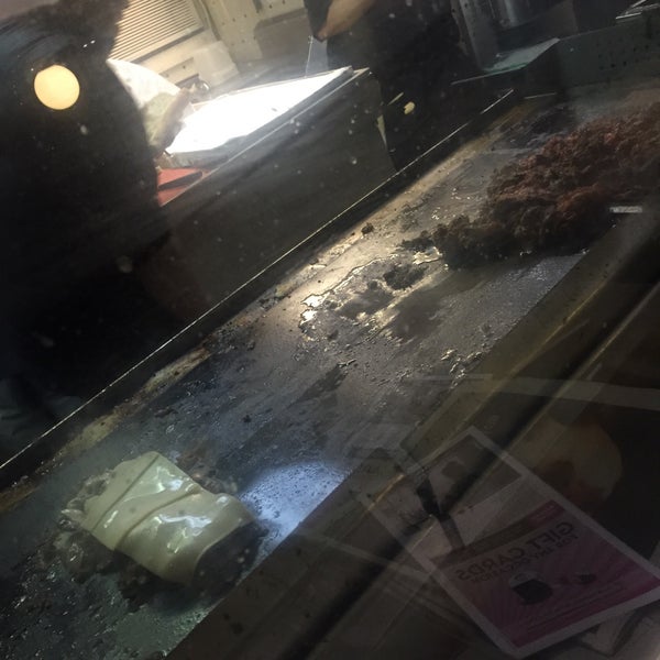 Foto tomada en Woody&#39;s Famous CheeseSteaks  por Kyle L. el 1/18/2015