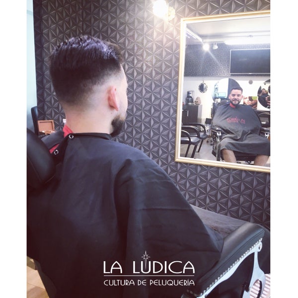 รูปภาพถ่ายที่ La Lúdica - Peluquería โดย Rodrigo L. เมื่อ 12/18/2017