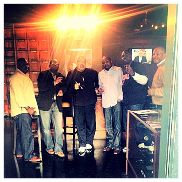3/16/2014にRaymond K. D.がThe Leaf Cigar Loungeで撮った写真