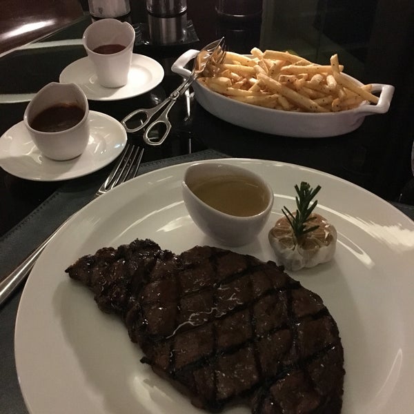 Photo taken at Boa Steakhouse Abu Dhabi by Saad on 7/6/2016