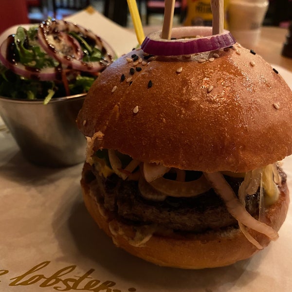 รูปภาพถ่ายที่ Burger &amp; Lobster โดย Saad เมื่อ 12/6/2019