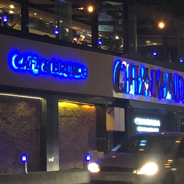 Foto tirada no(a) Chamada Restaurant por ~Özlem~ em 7/20/2018