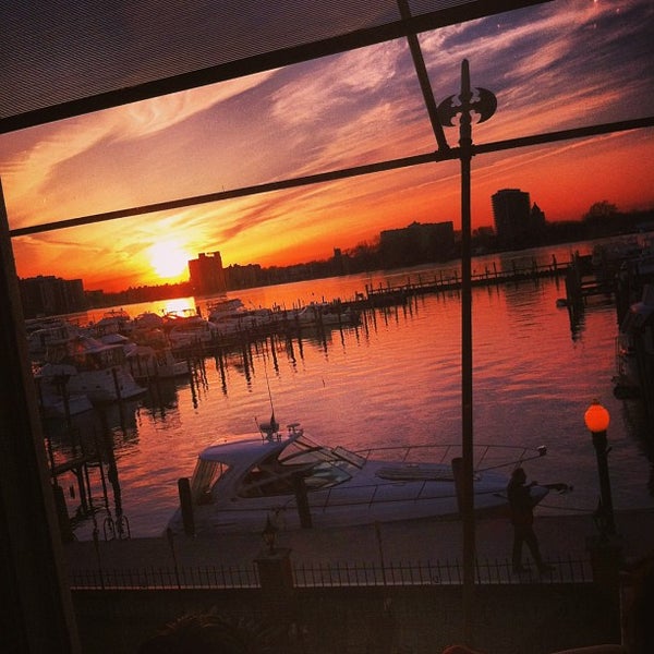 Detroit Yacht Club Harbor / Marina in Belle Isle