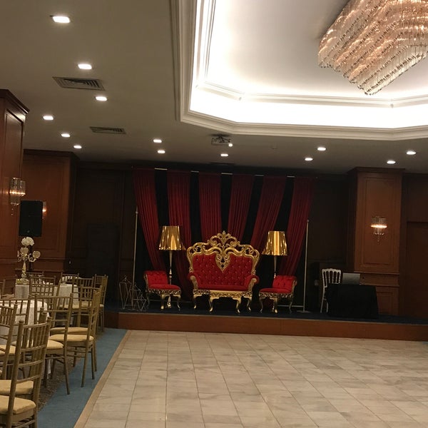 Foto diambil di Akgün Hotel oleh Ümmühan pada 10/6/2021