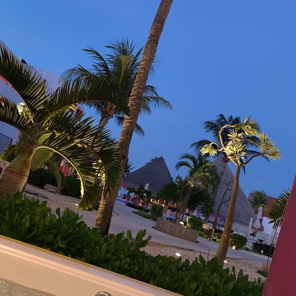 Foto diambil di Temptation Resort &amp; Spa Cancun oleh NH◊ 🇸🇦 🇷🇺 pada 8/7/2019