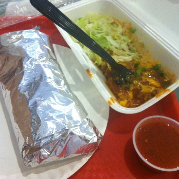 Foto tomada en Carolina&#39;s Mexican Food  por RoQ&#39;y T. el 4/27/2013