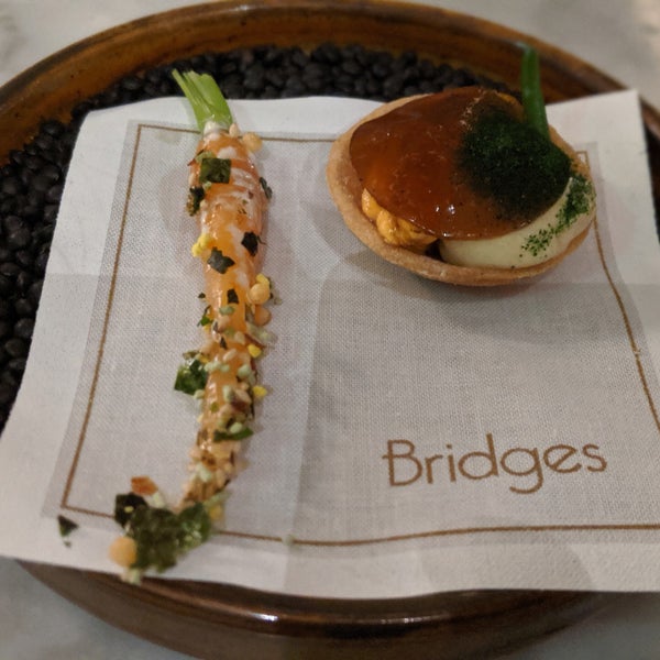 Foto diambil di Bridges Restaurant oleh Hao T. pada 11/4/2019