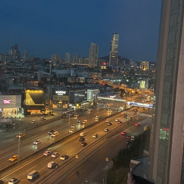 Photo taken at Hilton Istanbul Kozyatagi by Sinan Ö. on 5/5/2023