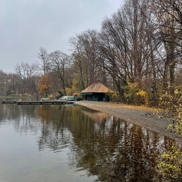 Foto tirada no(a) Seehaus im Englischen Garten por i ⏳ em 12/2/2022
