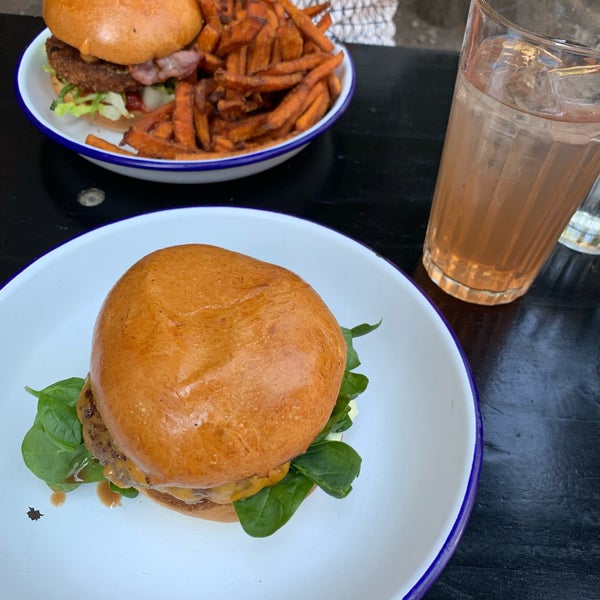 Photo taken at Otto&#39;s Burger by Maxim B. on 8/24/2019