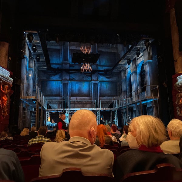 Foto diambil di Stage Theater des Westens oleh Maxim B. pada 4/7/2022