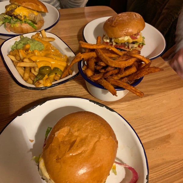 Photo taken at Otto&#39;s Burger by Maxim B. on 11/3/2018