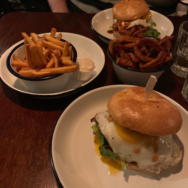 1/5/2019にMaxim B.がOtto&#39;s Burgerで撮った写真