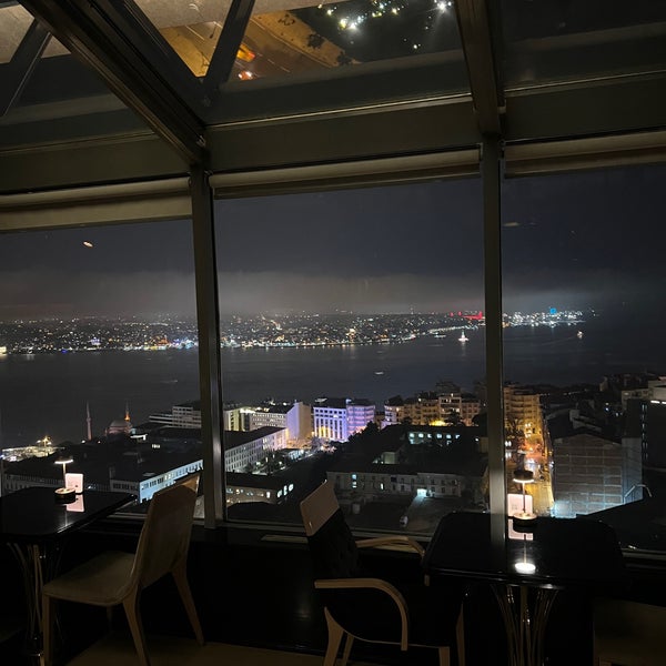 Foto tomada en City Lights Restaurant &amp; Bar InterContinental Istanbul  por A el 2/29/2024