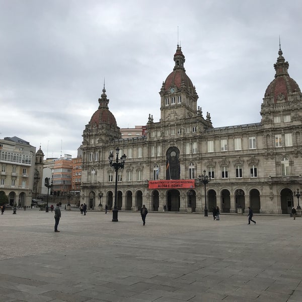Foto diambil di Praza de María Pita oleh Ariel R. pada 4/17/2019
