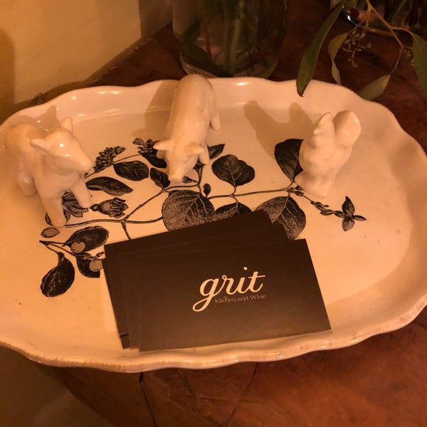 รูปภาพถ่ายที่ Grit Kitchen and Wine โดย Chris C. เมื่อ 2/9/2019