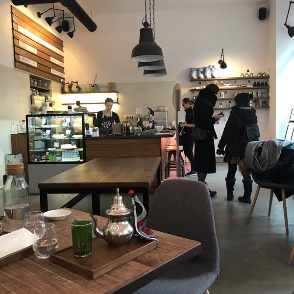 Nice Japanese-oriented concept, which fails in practice. Ordered 3 dishes, all of them were very salty. Matcha latte can be improved. Nice place to publish on Instagram but don’t come for the food.