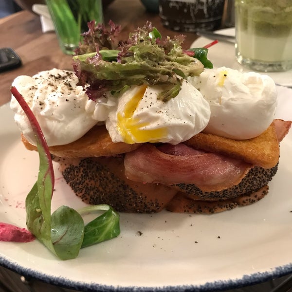 Cozy and hip cafe offering large selection of breakfasts and hipster food. Specially recommended is the Benedict eggs with bacon and sulguni cheese. Good place for work, informal meetings and dates.