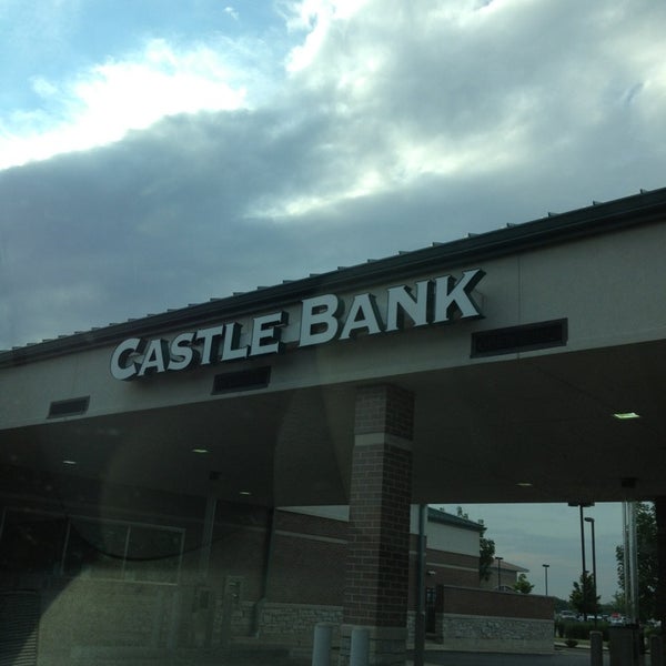 Castle bank. Castle bank. Французский плющ. Вилла шмидт плющ. Плющ на доме.