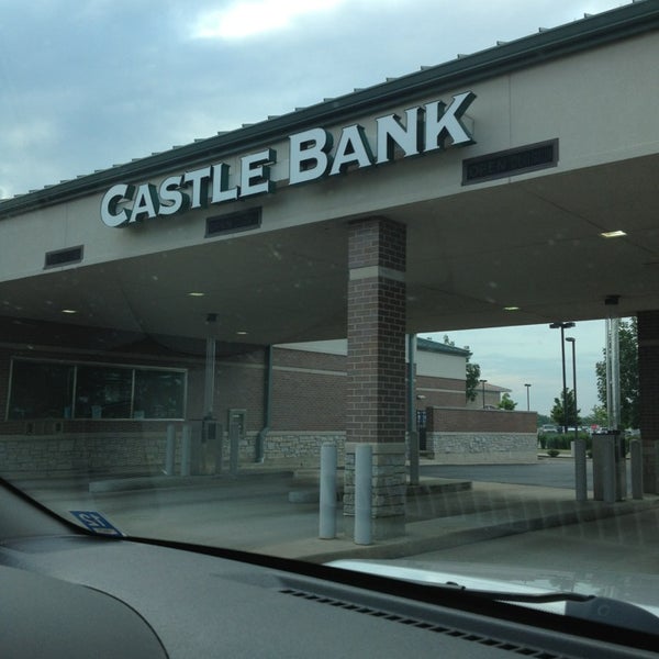 Castle bank. Дом уотсонов. Крым дворец стена плющ. The park estate (nottingham). Копилка замок принцессы.