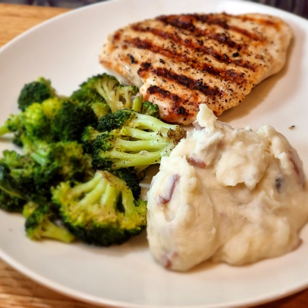 Applebee's Grill + Bar American Restaurant