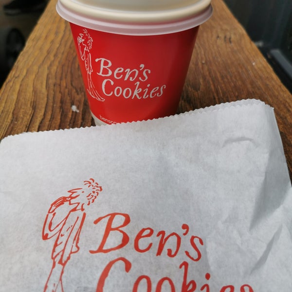 Foto tomada en Ben&#39;s Cookies  por Hessa T. el 8/11/2019