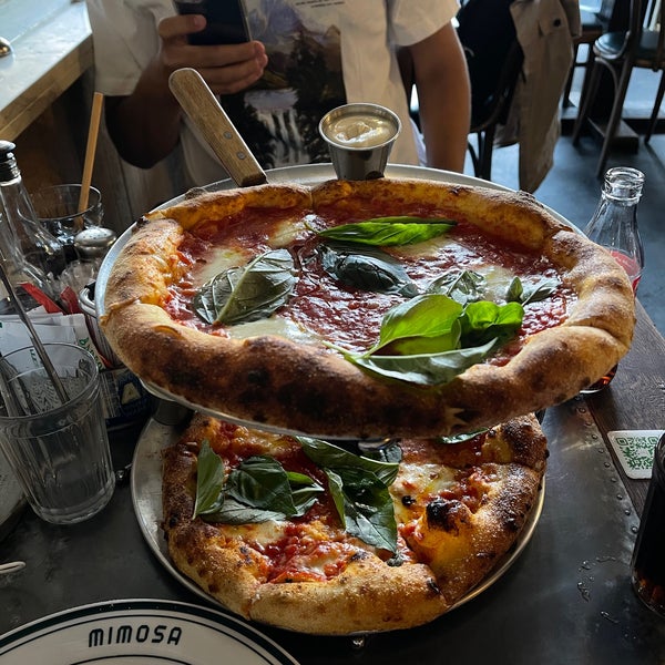 Foto tomada en Mimosa Brooklyn Pizza  por MOHAMMAD el 8/22/2021