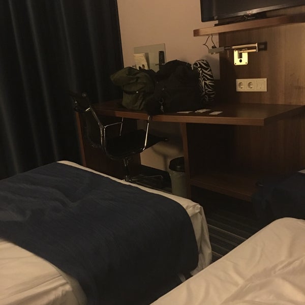 Photo taken at Holiday Inn Express by Skye B. on 8/6/2018