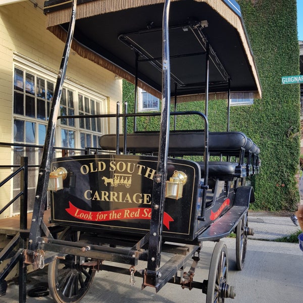 Foto scattata a Old South Carriage Company da Rakan M. il 8/5/2018