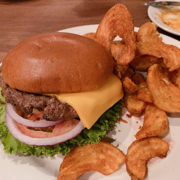 Twisted Oak: Juicy, creative burgers in a neighborhood setting